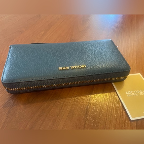 Michael Kors Wallet - Picture 10 of 16